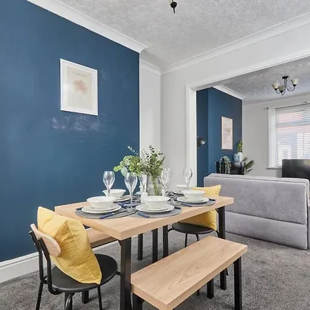 Stylish Comfortable With Parking Feriehus