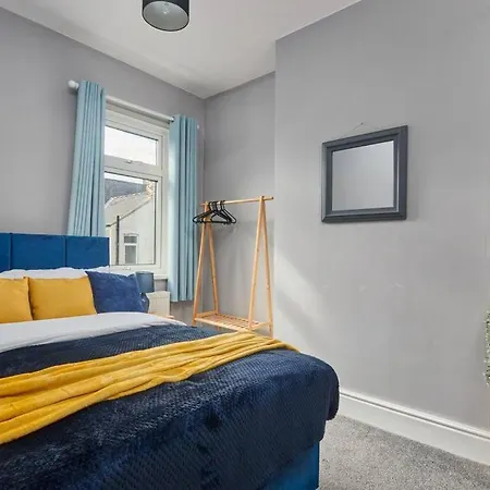 בית נופש Stylish Comfortable With Parking